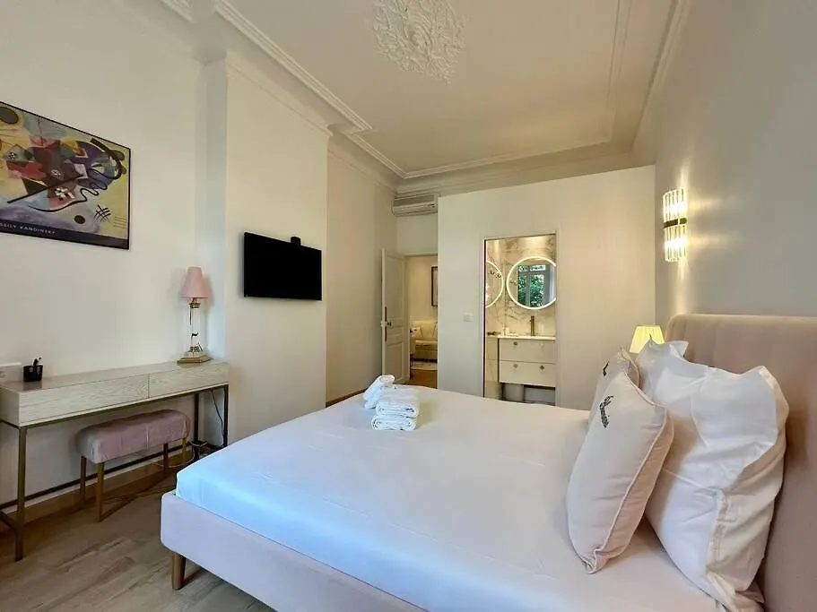Apartment Charme Et Volupte A Republique Paris