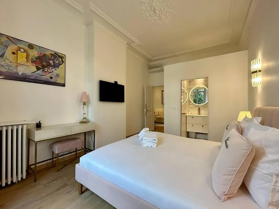 Apartment Charme Et Volupte A Republique