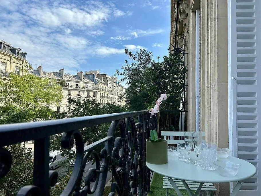 Charme Et Volupte A Republique Paris